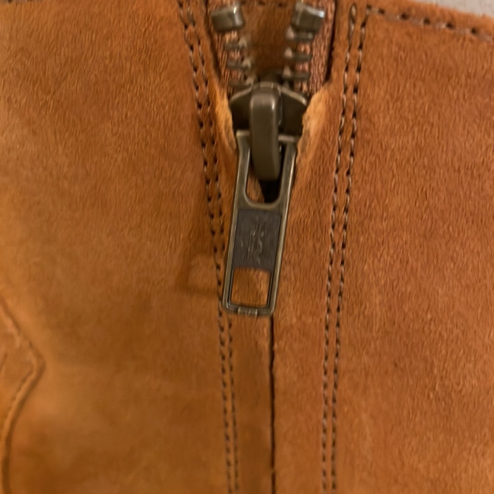 ISABEL MARANT
Dacken suede ankle boots NWT Size 38 - Picture 5 of 13